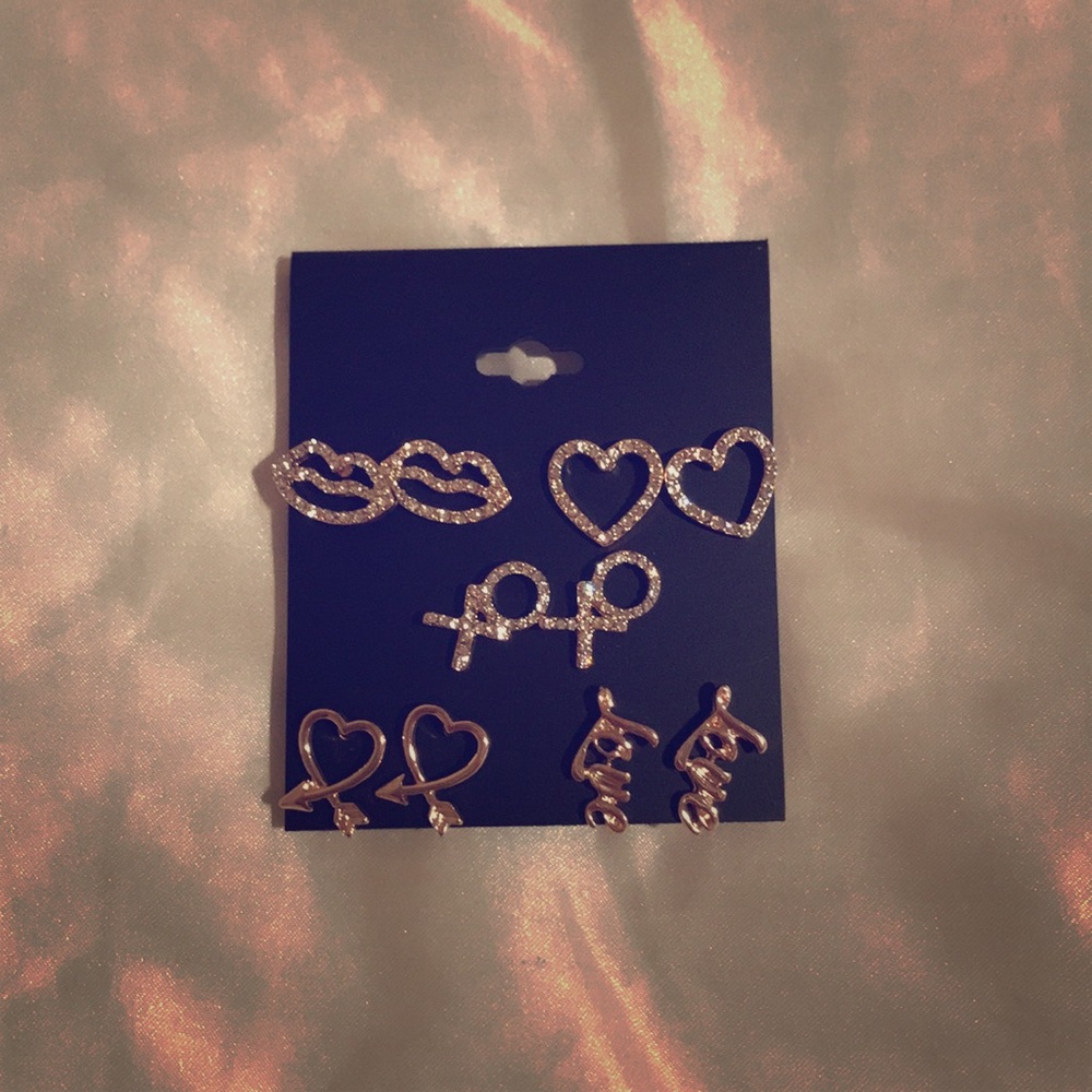 Heart earrings! XO, lips, heart and love ❤️
